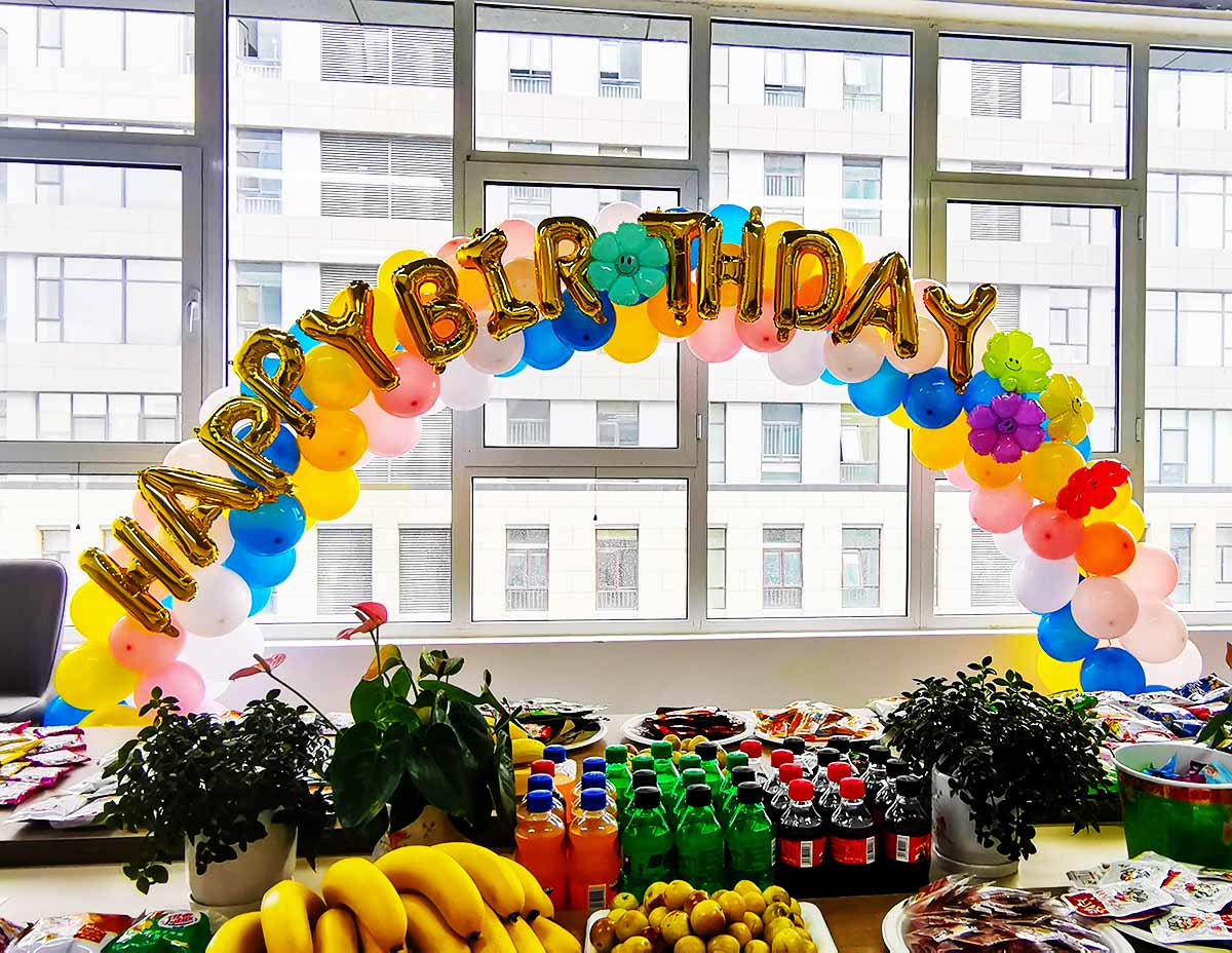 司維者科技集團(tuán)熱烈慶祝2023年7月員工生日會